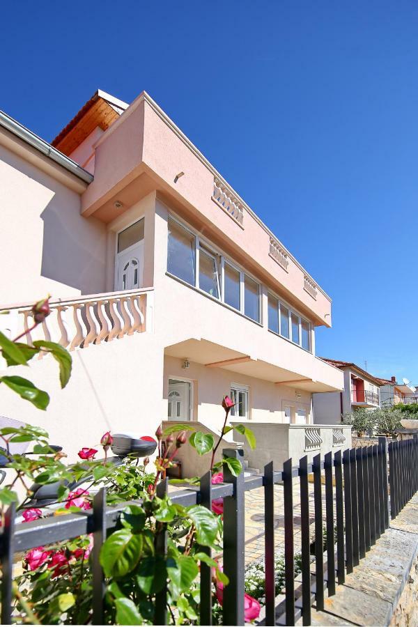 Apartment Nela Zadar Bagian luar foto