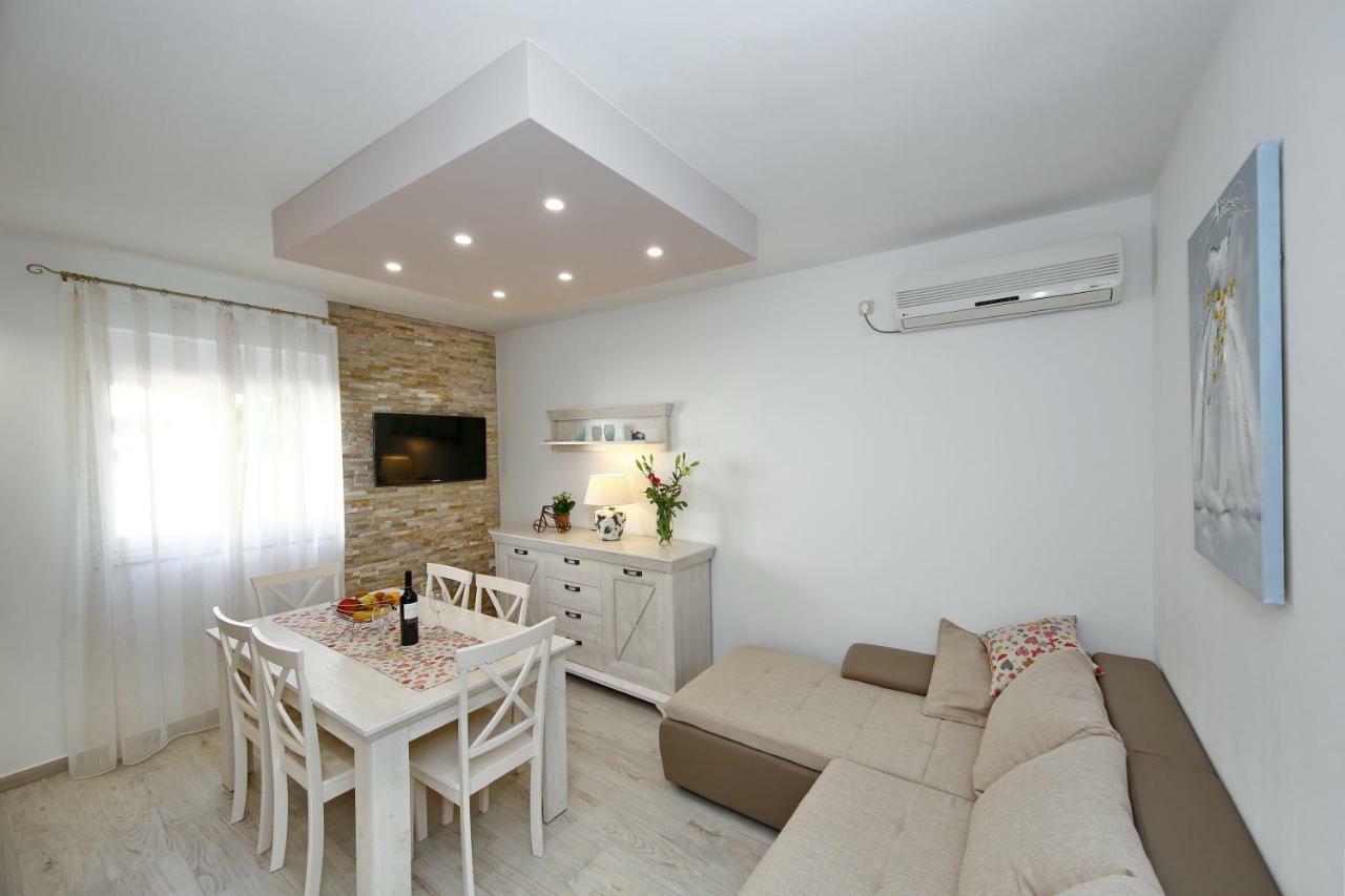 Apartment Nela Zadar Bagian luar foto