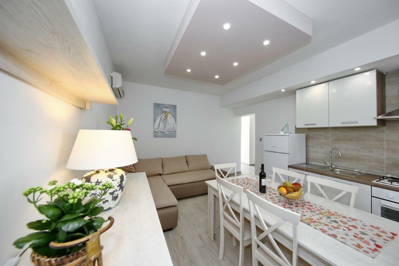 Apartment Nela Zadar Bagian luar foto